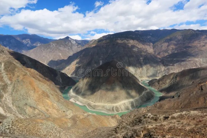 Omega shaped curve in a river